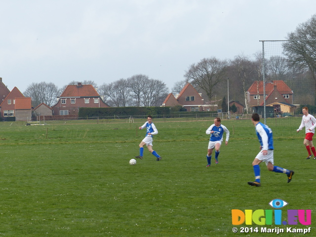 FZ001632 Pepijn voetballen